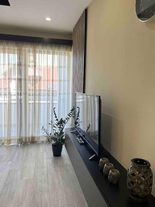 Great Apartament Near Lake & Blloku Area Tirana Exterior photo