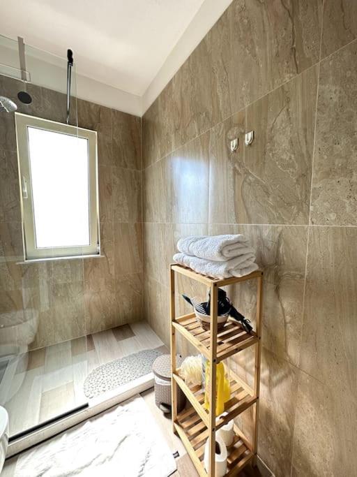 Great Apartament Near Lake & Blloku Area Tirana Exterior photo